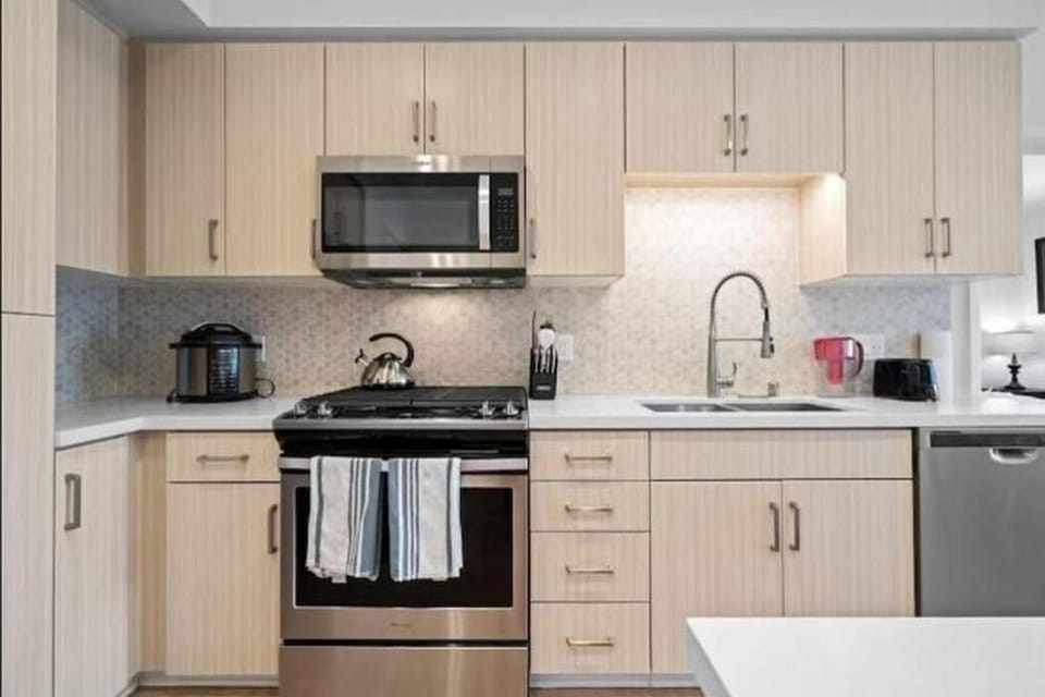 Bright Luxury 2BR Retreat with Pool in Irvine Apartment in Laguna Woods