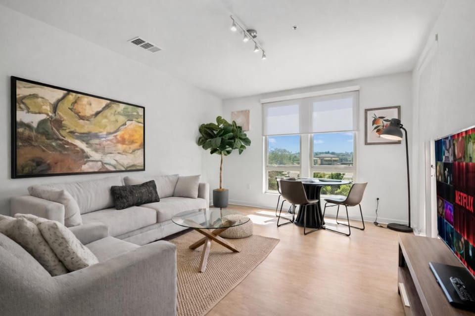 Bright Luxury 2BR Retreat with Pool in Irvine Apartment in Laguna Woods