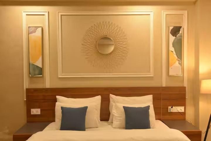 Vaneen Stay Luxury 1BHK Apartment with Balcony Sector 42 Golf Course Road Apartment in Uttar Pradesh