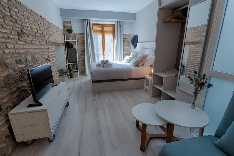 Bed, TV and multimedia, Living room, Bedroom