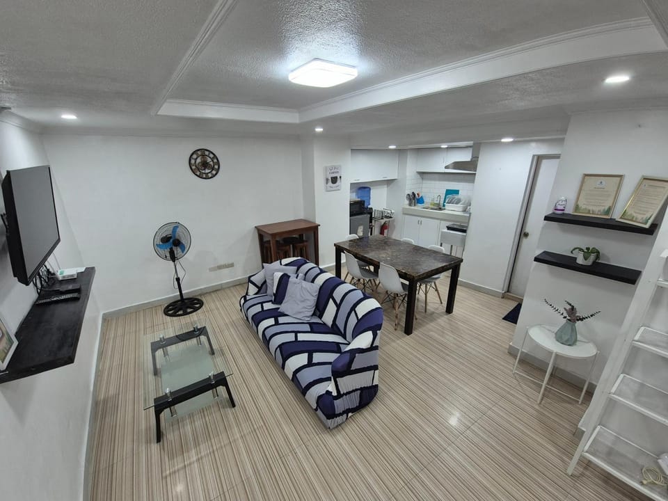 Communal lounge/ TV room, TV and multimedia, Living room, Seating area, Dining area