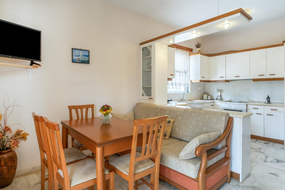 Property building, Kitchen or kitchenette, Living room
