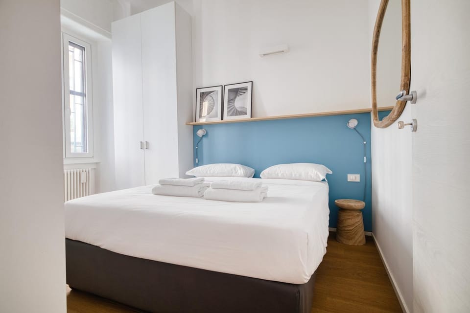Bed, Photo of the whole room, Bedroom, towels, air conditioner