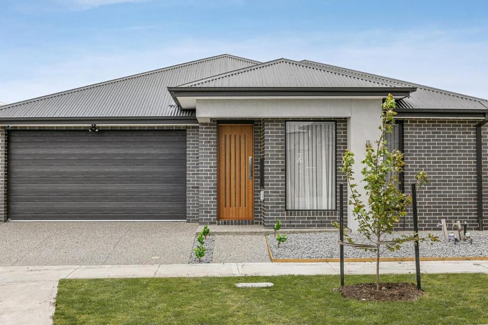 A Family Sanctuary 10 mins from Melbourne Airport House in Greenvale