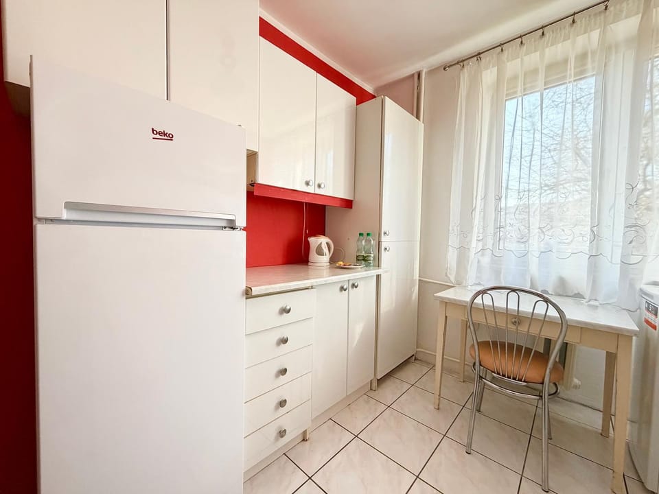 Kitchen or kitchenette, Dining area, oven, stove