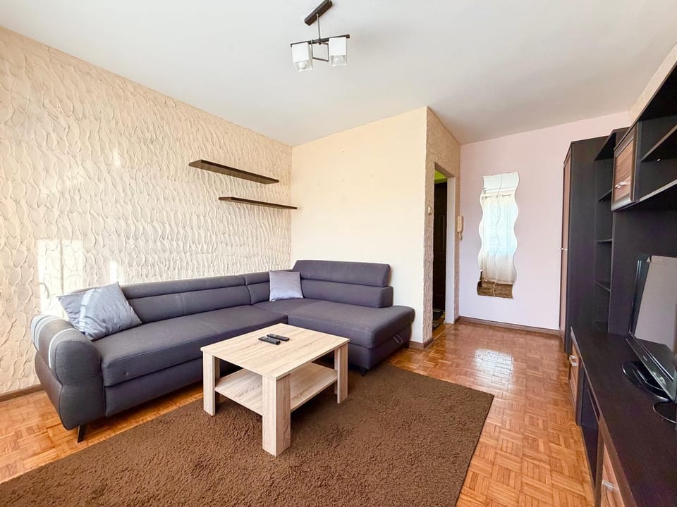 Communal lounge/ TV room, TV and multimedia, Living room, Seating area, Evening entertainment