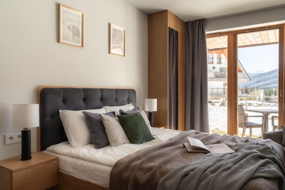 Bed, Natural landscape, Photo of the whole room, Bedroom, Mountain view, towels