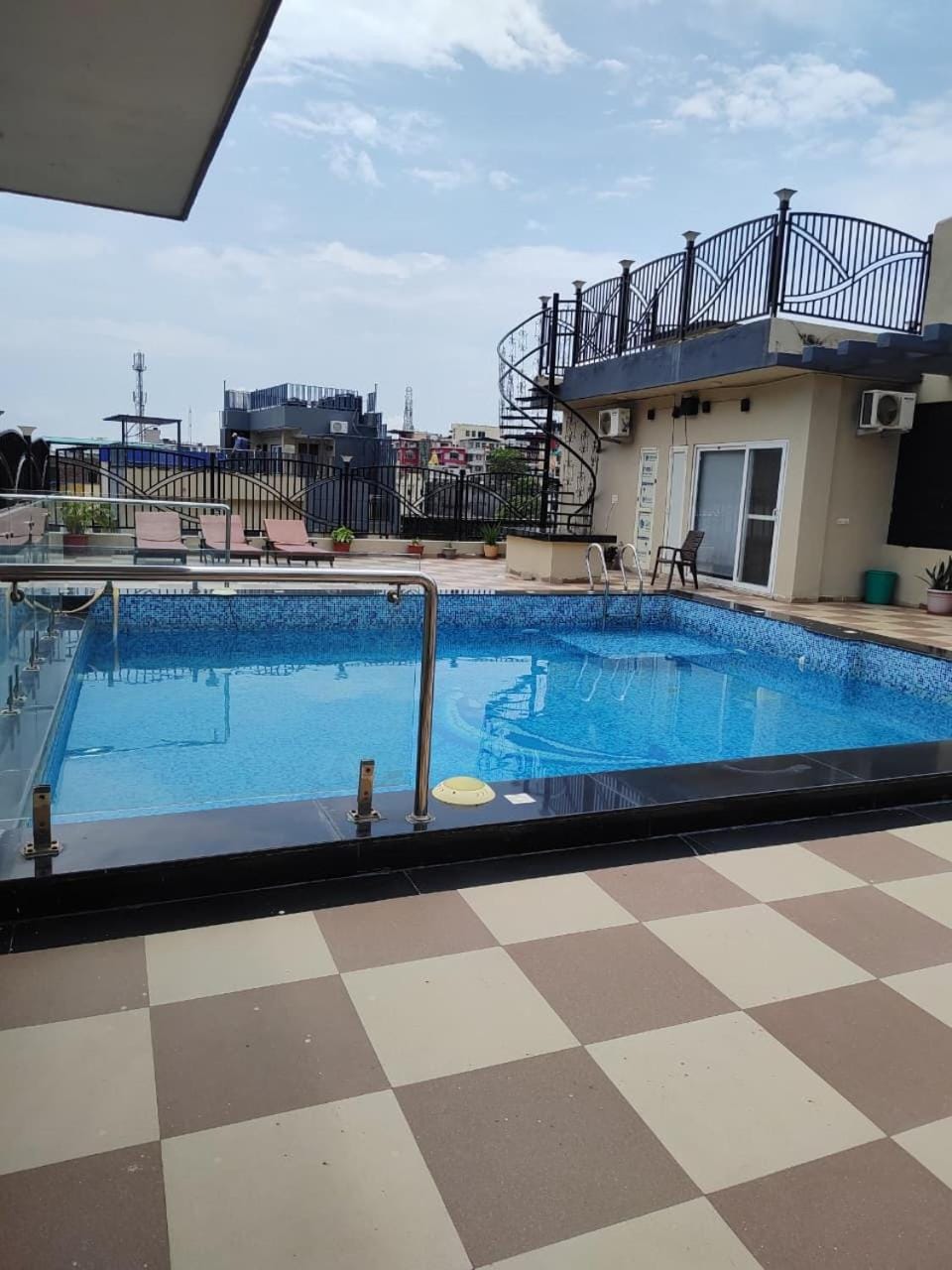 Swimming pool