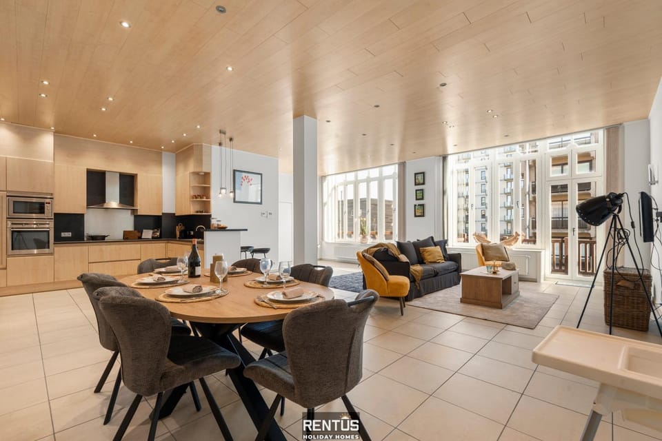 Kitchen or kitchenette, Living room, Seating area, Dining area, oven, stove, toaster