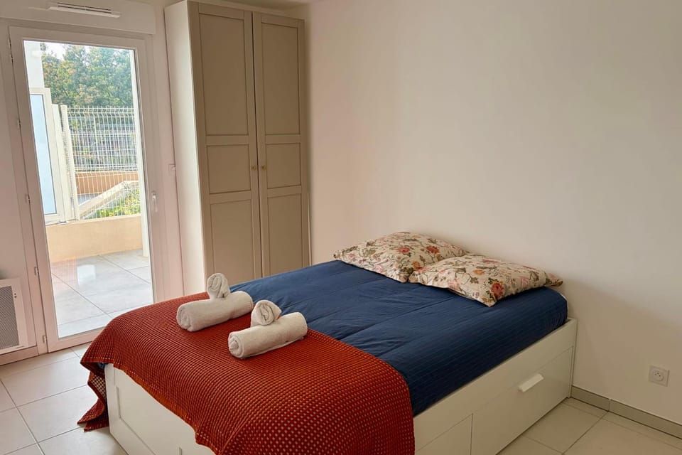 New apartment with terrace and private parking and pool Apartment in Le Lavandou