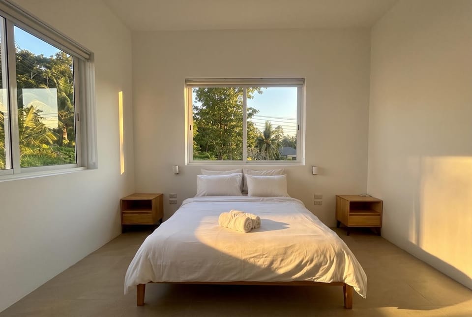 Bed, Photo of the whole room, Bedroom, towels
