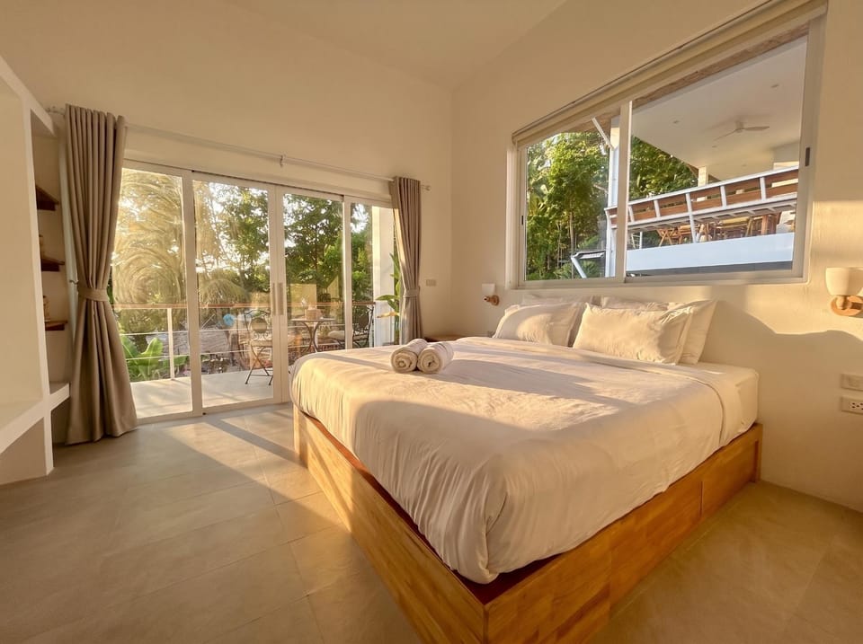 Bed, Balcony/Terrace, Photo of the whole room, Bedroom, Sunset, towels
