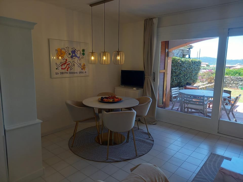 PORTO ROTONDO TRAUMHAFTE FERIENWOHNUNG MIT GARTEN und PARKPLATZ ZU VERMIETEN! APPARTAMENTO VACANZE DA SOGNO A PORTO ROTONDO CON GIARDINO E PARCHEGGIO IN AFFITTO! Apartment in Porto Rotondo