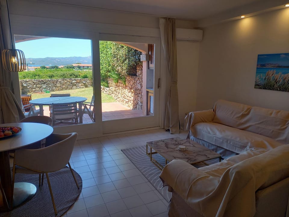 PORTO ROTONDO TRAUMHAFTE FERIENWOHNUNG MIT GARTEN und PARKPLATZ ZU VERMIETEN! APPARTAMENTO VACANZE DA SOGNO A PORTO ROTONDO CON GIARDINO E PARCHEGGIO IN AFFITTO! Apartment in Porto Rotondo