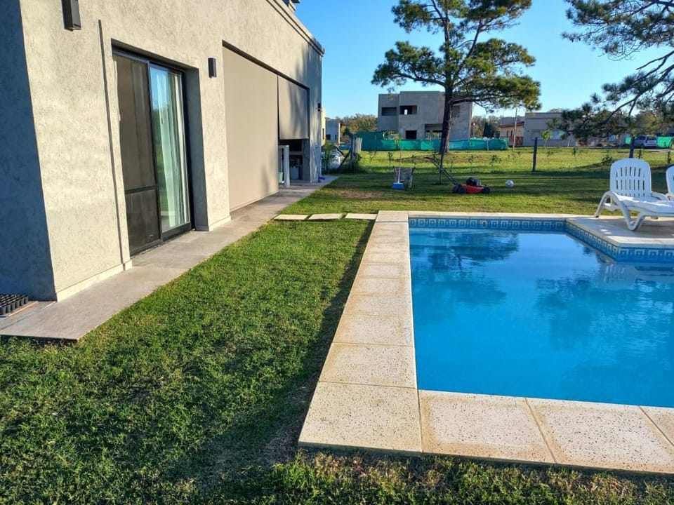 Casa Diamantes Piscina y Jardín Privado House in Belén de Escobar