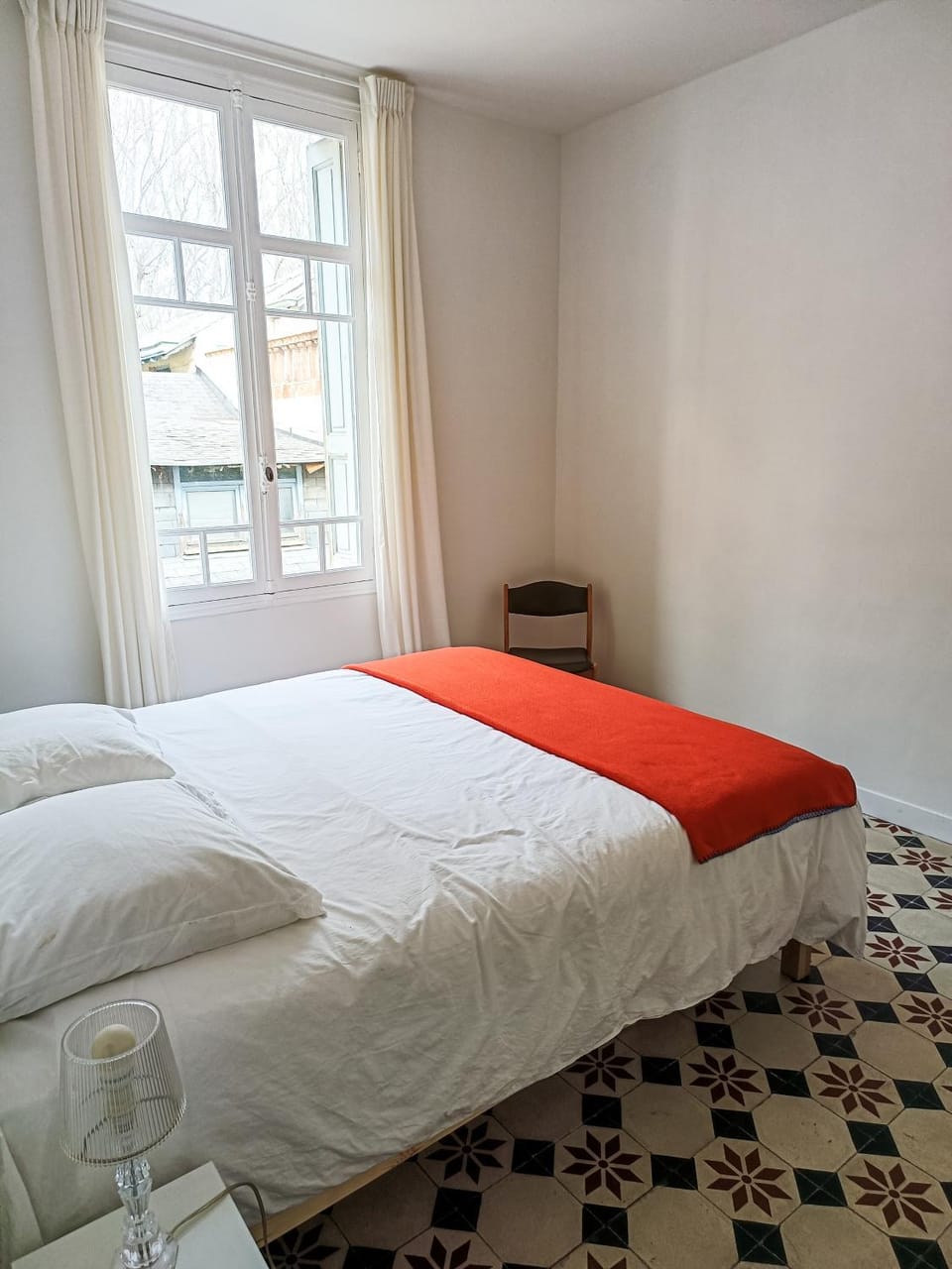 Bed, towels