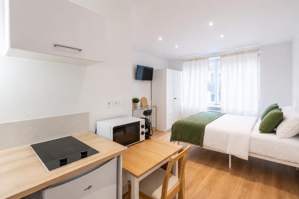 M108 Grand studio moderne et chic Apartment in Annemasse