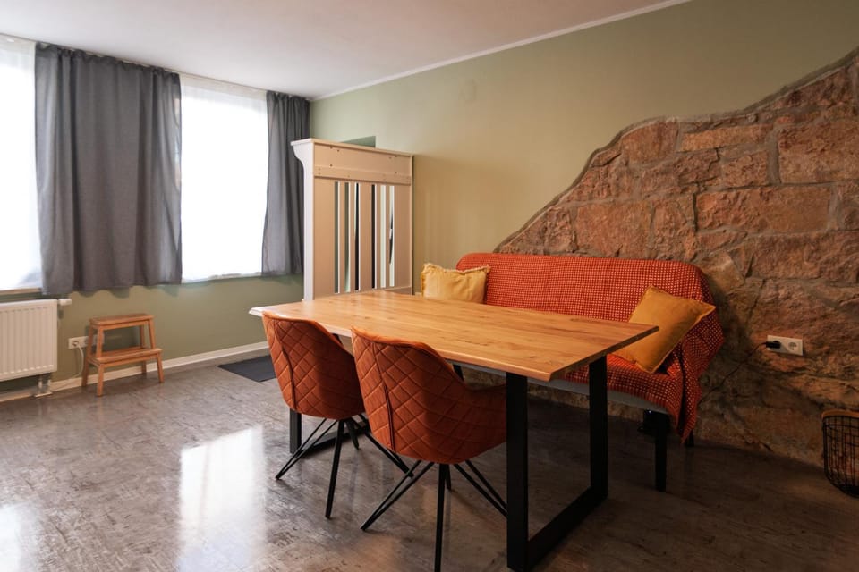 Seating area, Dining area