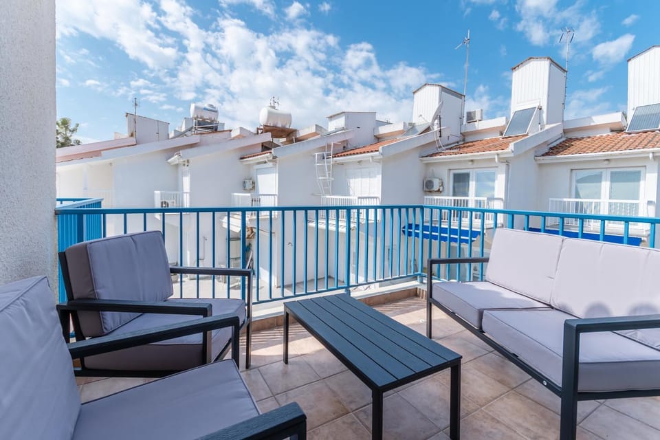 Property building, Patio, Day, View (from property/room), Balcony/Terrace, Seating area