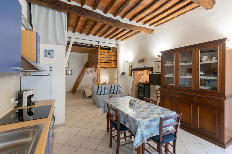 Kitchen or kitchenette, Living room, Dining area, stove