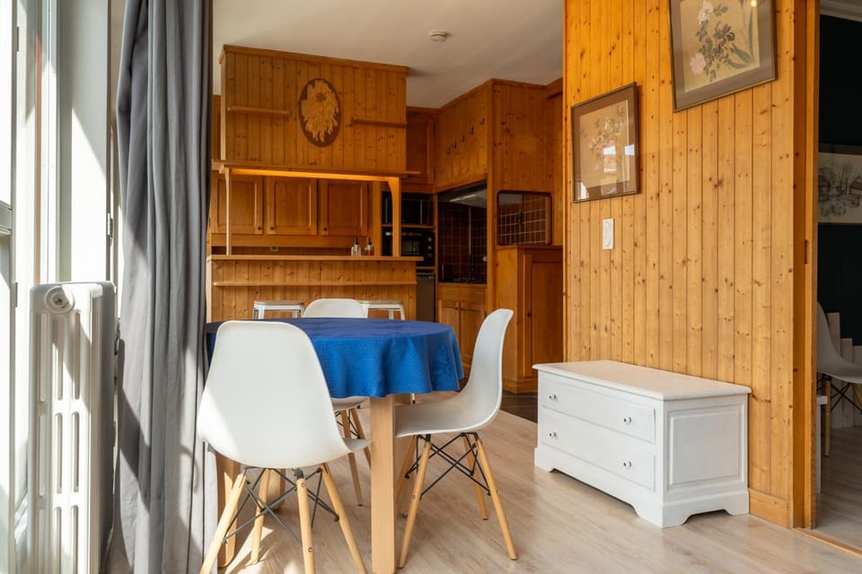 Living room, Meals