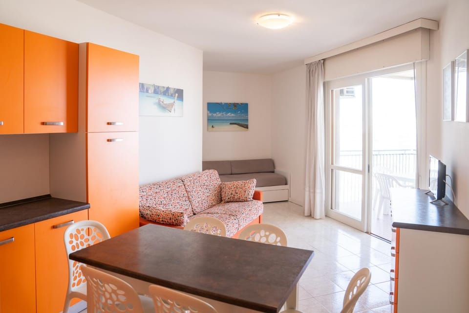 TV and multimedia, Kitchen or kitchenette, Living room, Dining area