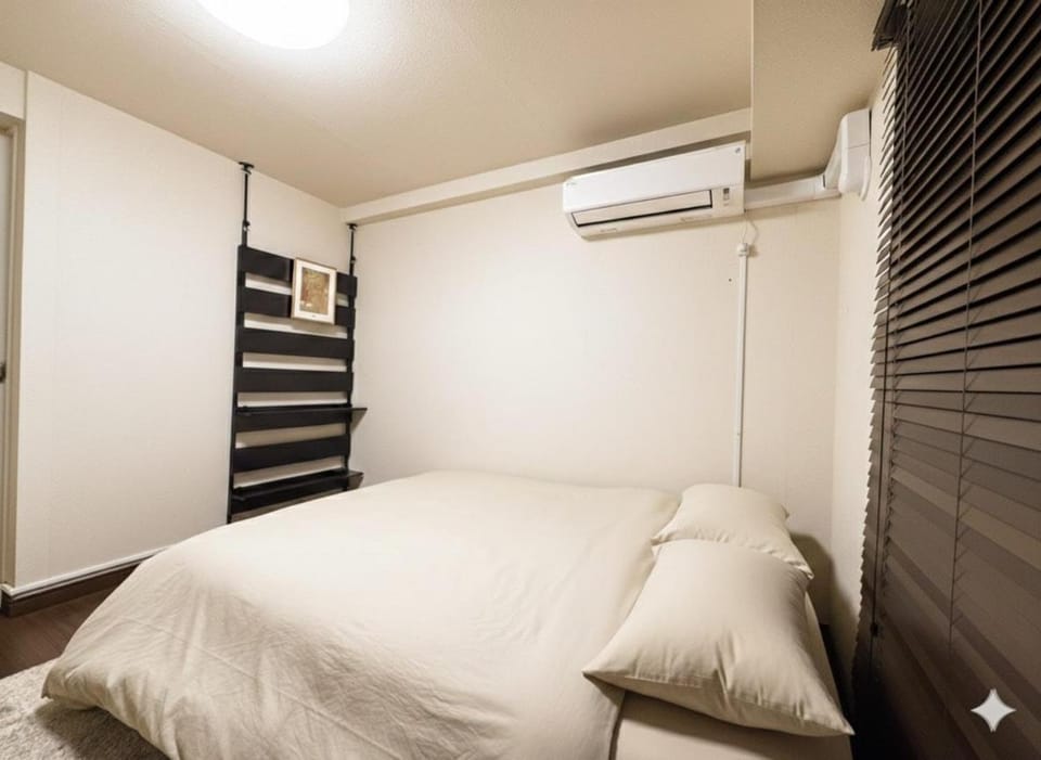 Bed, air conditioner