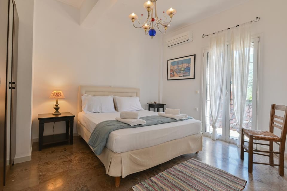 Bed, Bedroom, air conditioner