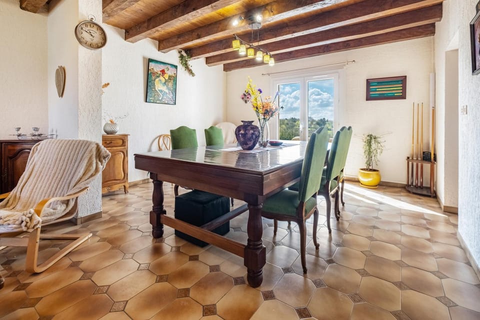Property building, Living room