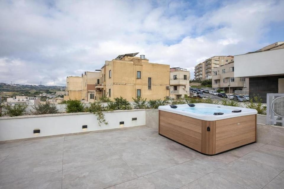 Property building, Hot Tub, View (from property/room)