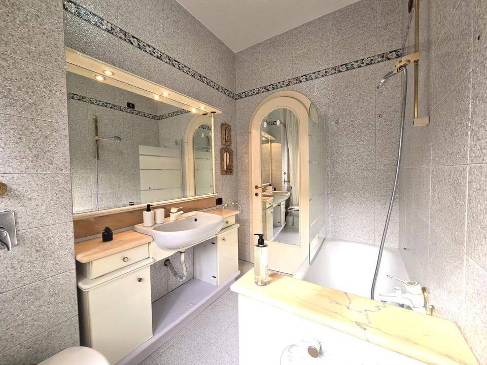 Shower, Toilet, Bathroom, Bath