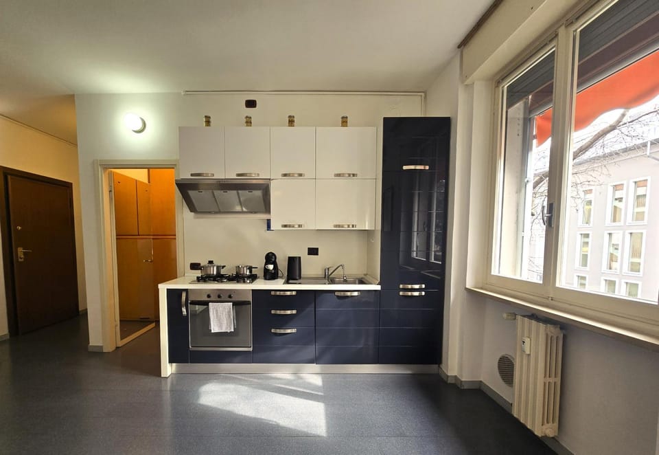 Seating area, internet, kitchen