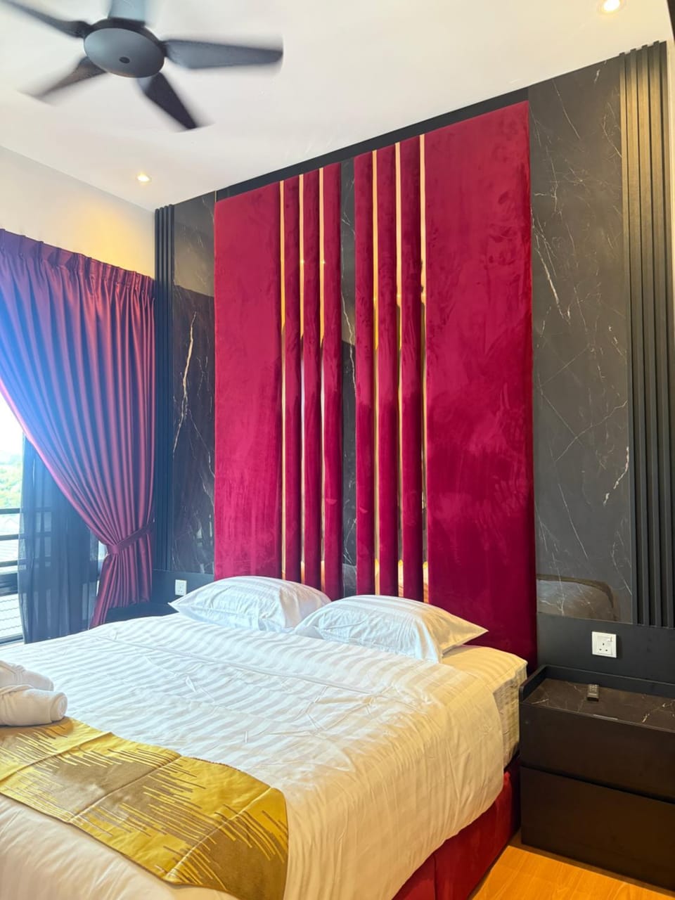 Adik Aisyah 2 Room Suite Maroon Black Centrum Brinchang Country House in Brinchang