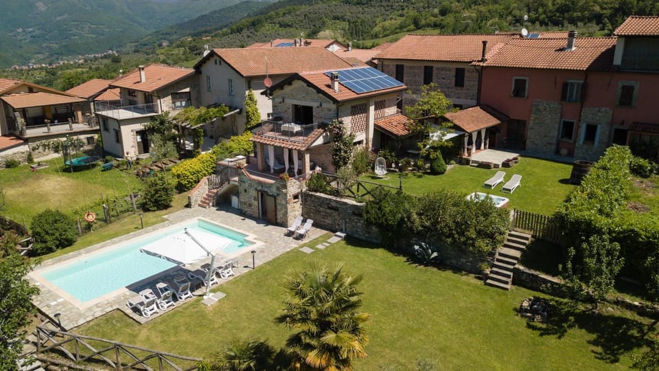 Property building, Bird's eye view, Garden, Garden view, Pool view, Swimming pool, sunbed
