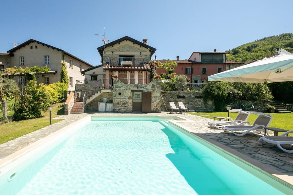 Property building, Facade/entrance, Garden, Solarium, Garden view, Pool view, Swimming pool, sunbed
