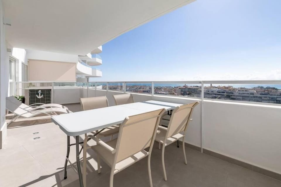 Seaview Luxury with Rooftop Pool Apartment in Port de Sagunt