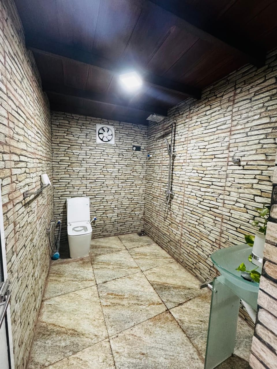 22 apartments House in Western Province