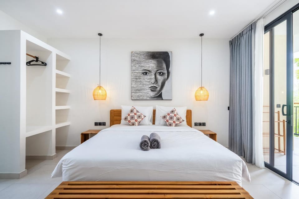 Bed, Photo of the whole room, Bedroom, towels, wardrobe