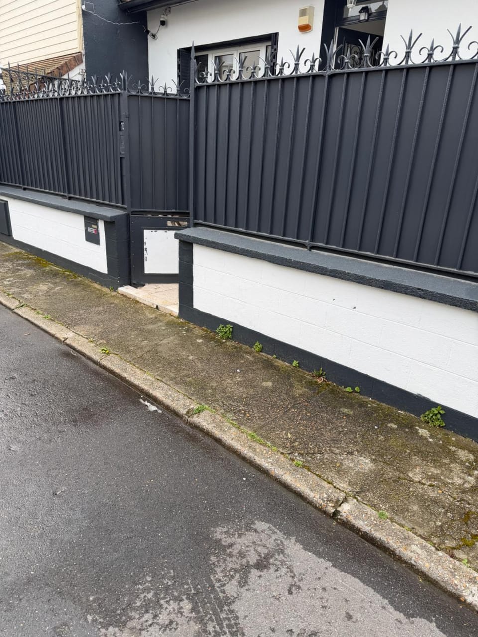 Property building, Day, Street view
