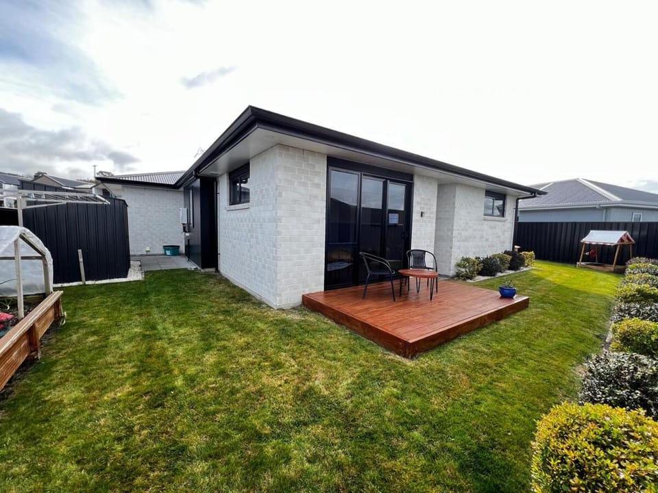 Entire Luxurious 4 Bedroom House House in Taupo