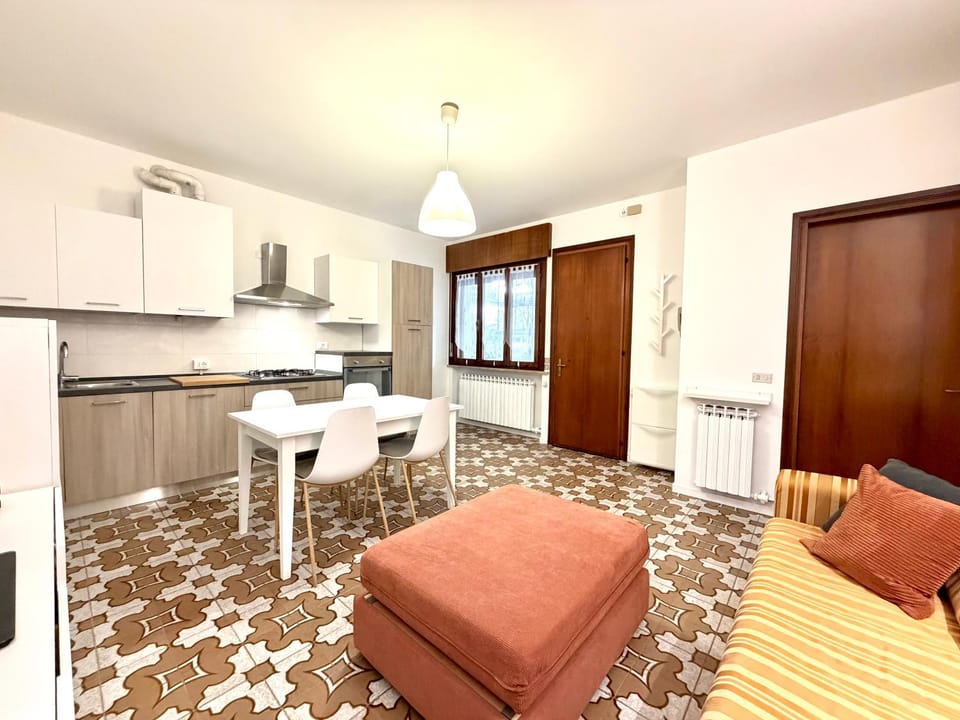 Dining area, Lunch, kitchen