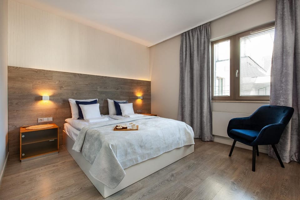 Bedroom, towels, wardrobe