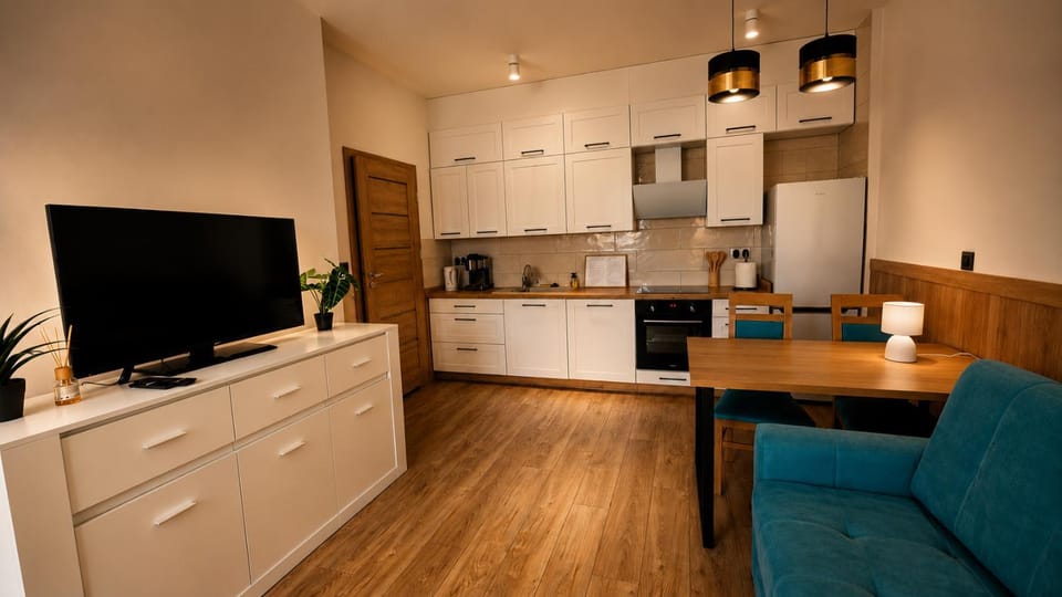 TV and multimedia, Coffee/tea facilities, Kitchen or kitchenette, Dining area, oven, stove