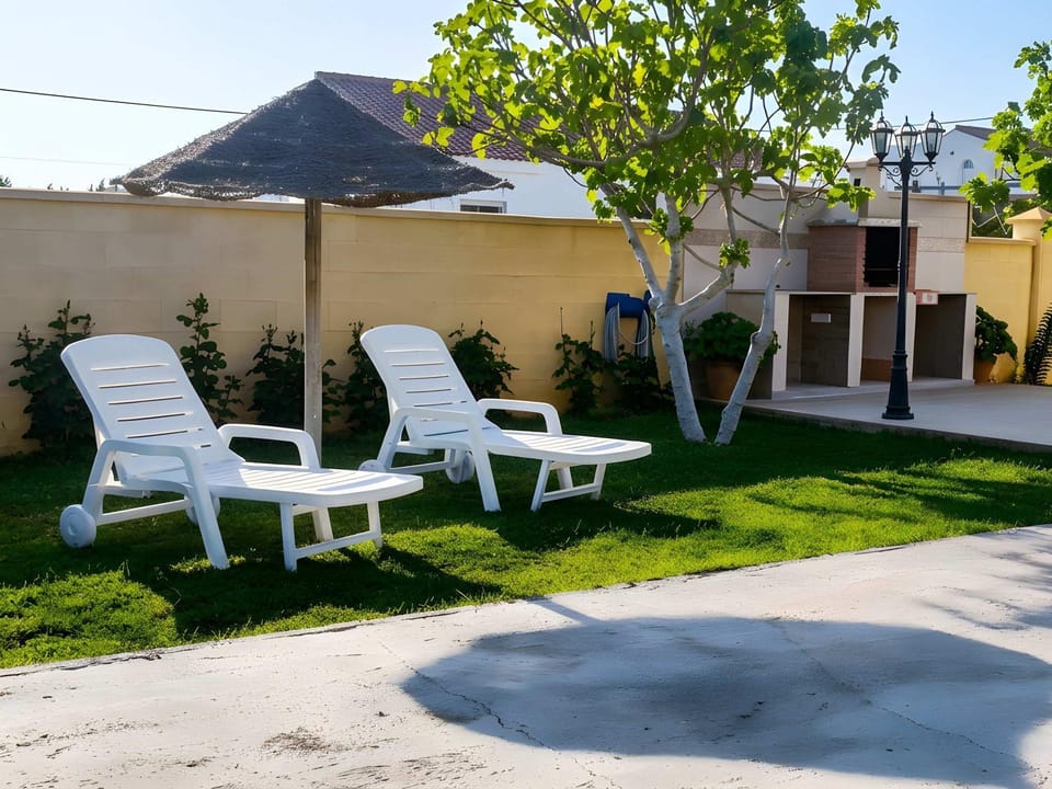 Casa con jardin privado y zona de barbacoa Apartment in La Janda