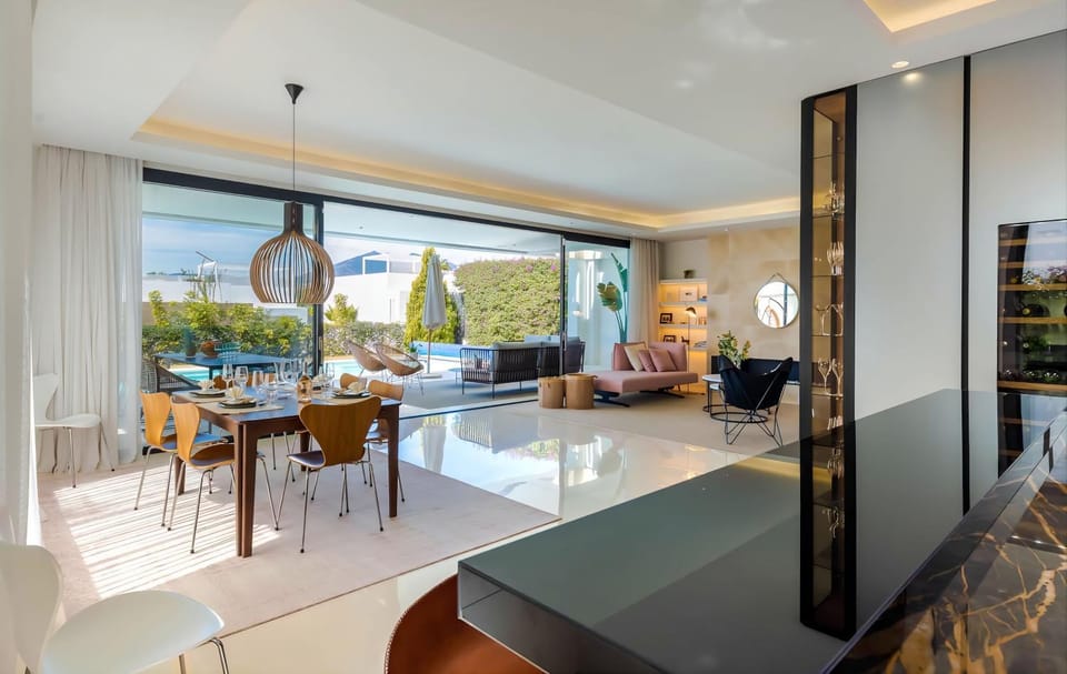 Living room, Dining area