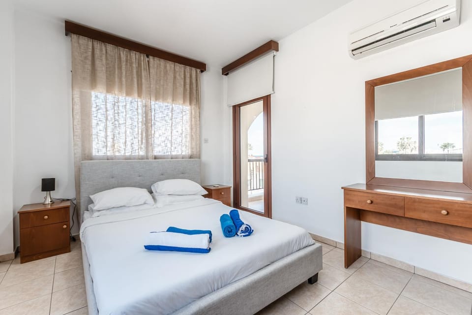 Bed, Bedroom, towels, air conditioner