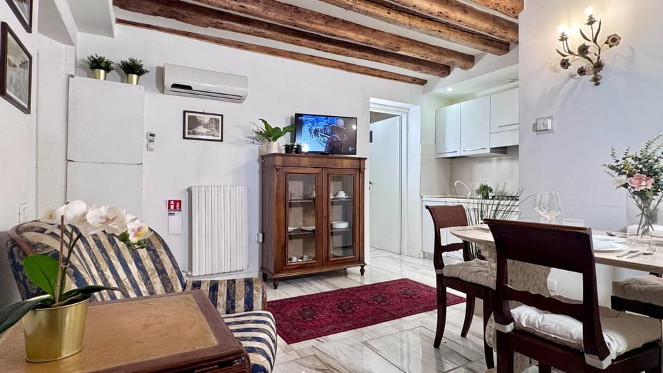 Communal lounge/ TV room, Living room
