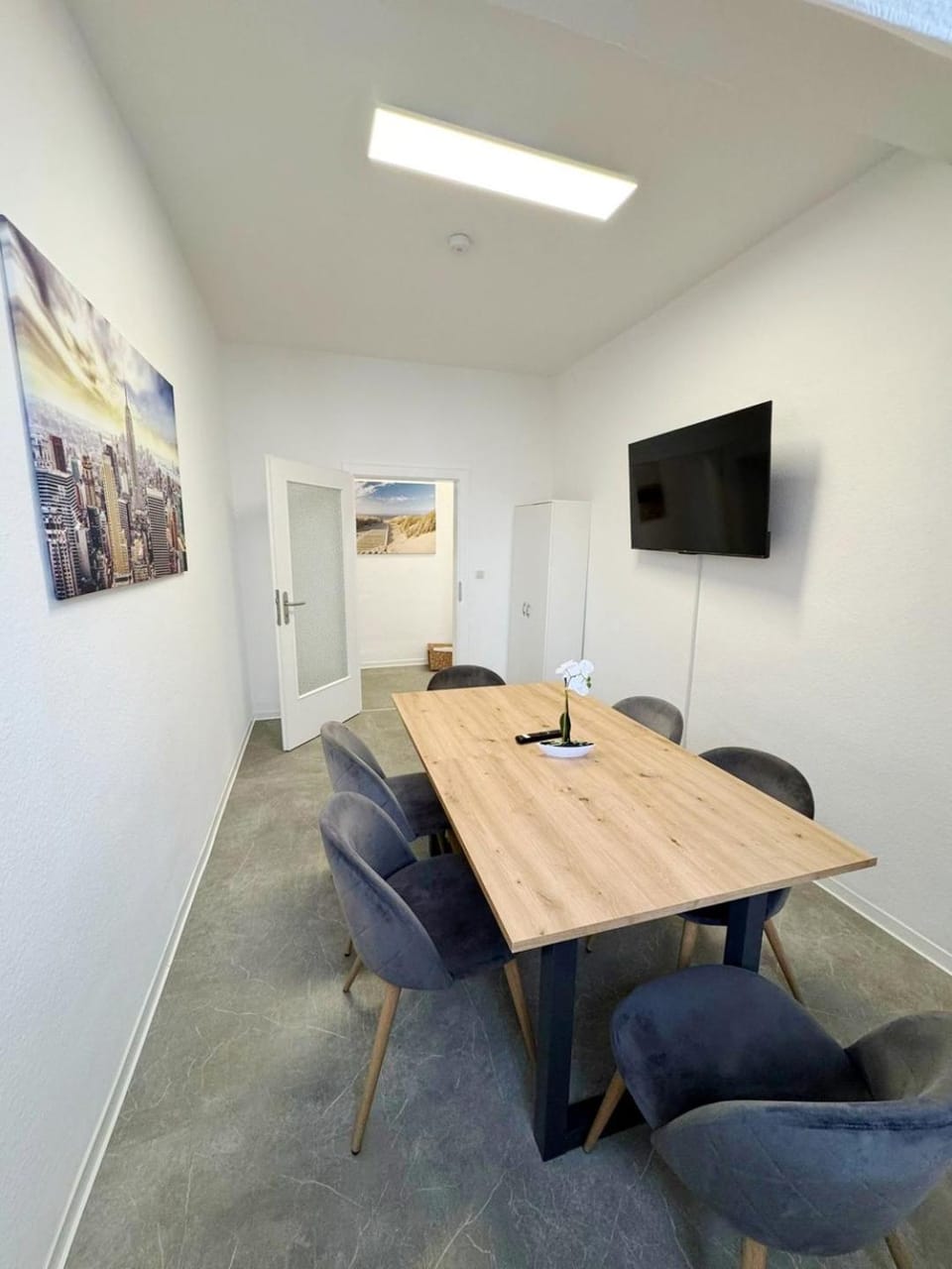TV and multimedia, Seating area