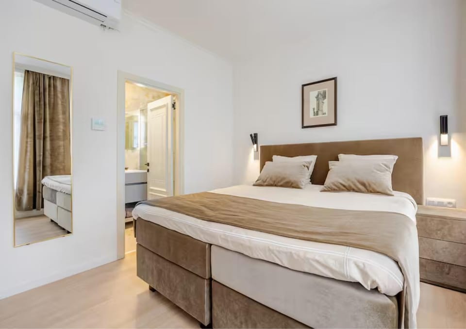 Bed, Bedroom, air conditioner