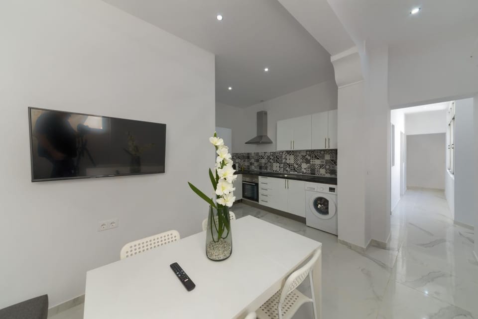 TV and multimedia, Kitchen or kitchenette, dishwasher, minibar, stove